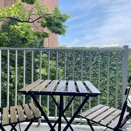 Appartement Condo Avec Terrasse Privee Dans Le Quartier Des Spectacles Montreal Luaran gambar