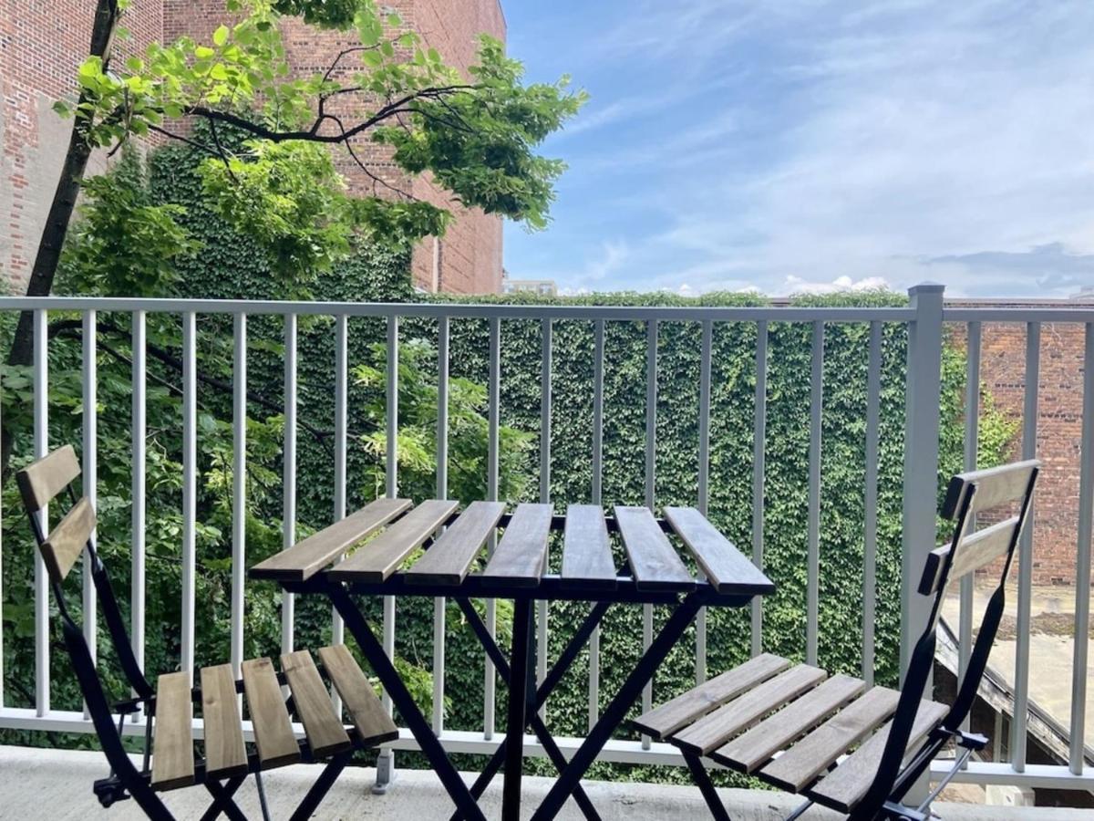 Appartement Condo Avec Terrasse Privee Dans Le Quartier Des Spectacles Montreal Luaran gambar