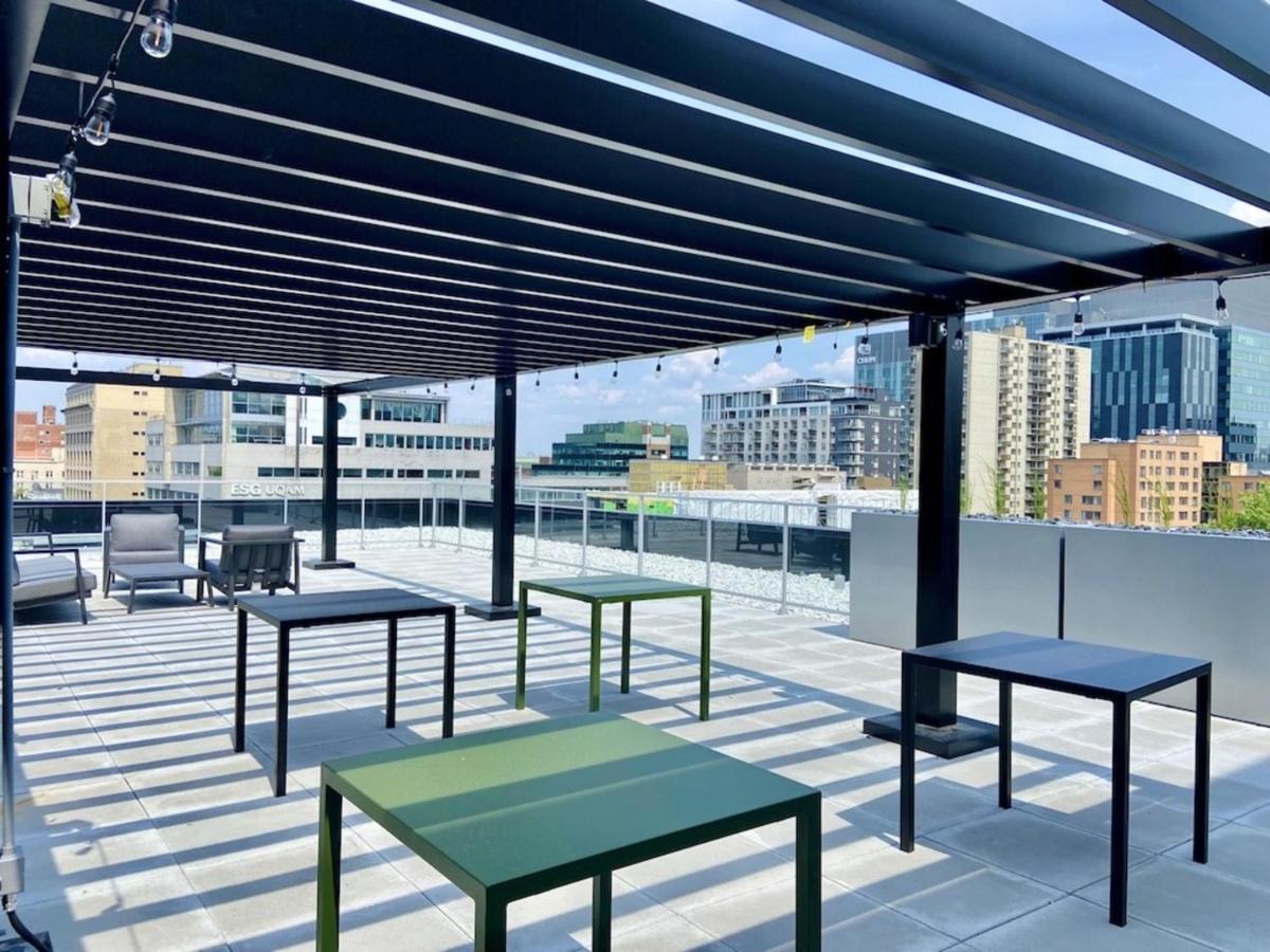 Appartement Condo Avec Terrasse Privee Dans Le Quartier Des Spectacles Montreal Luaran gambar